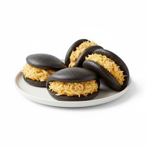 MICRO BAO NEGRO RELLENO POLLO CURRY "ASIAN BITES" 35gr /4x4cm BANDEJAS 30und (CAJA 2 BANDEJAS)